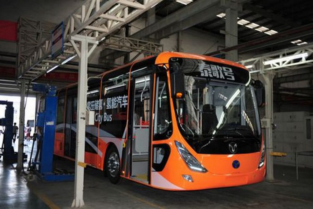 Китай представив автобус на водневому паливі