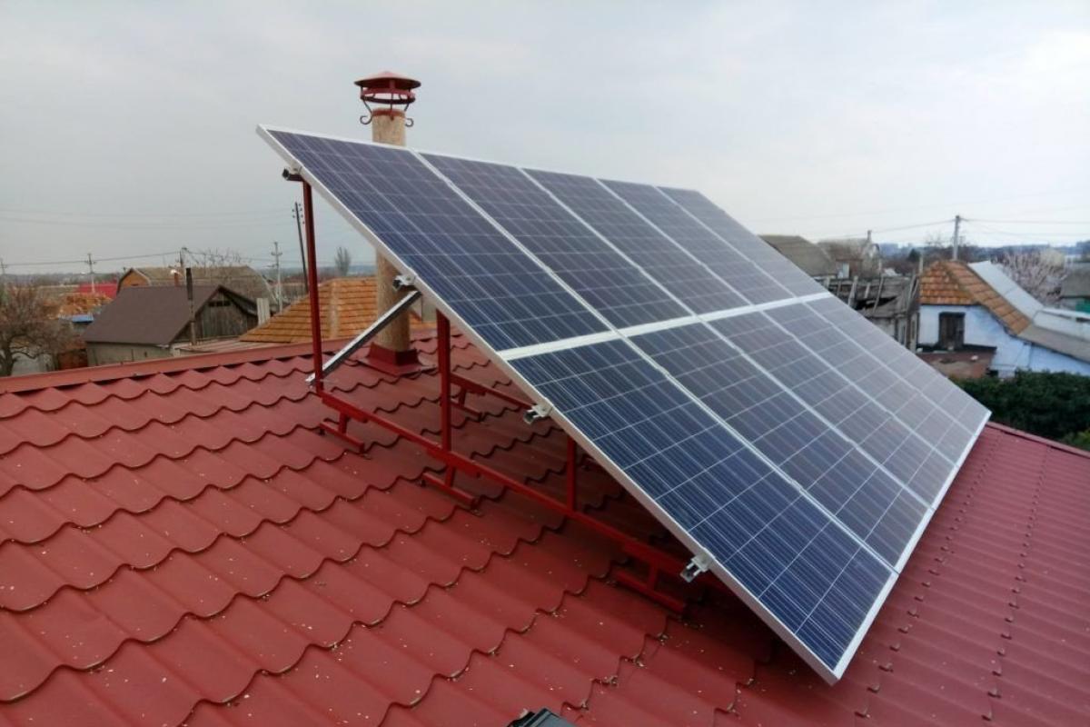 Домашні сонячні електростанції заробили киянам 400 тисяч гривень з початку року